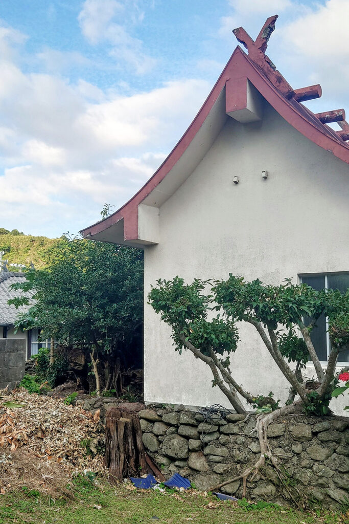 社屋の後方(秋津神社)