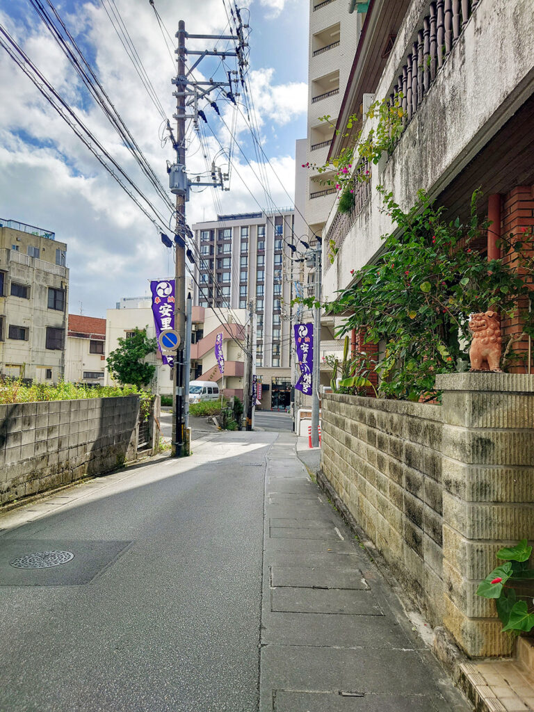 安里八幡宮から戻る道