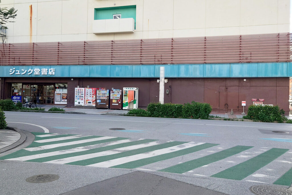 ジュンク堂書店（那覇店）前の道路