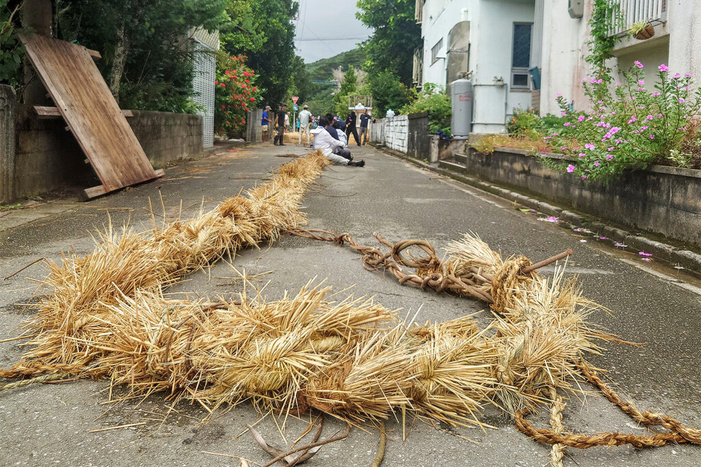 稲わらで作った綱引き