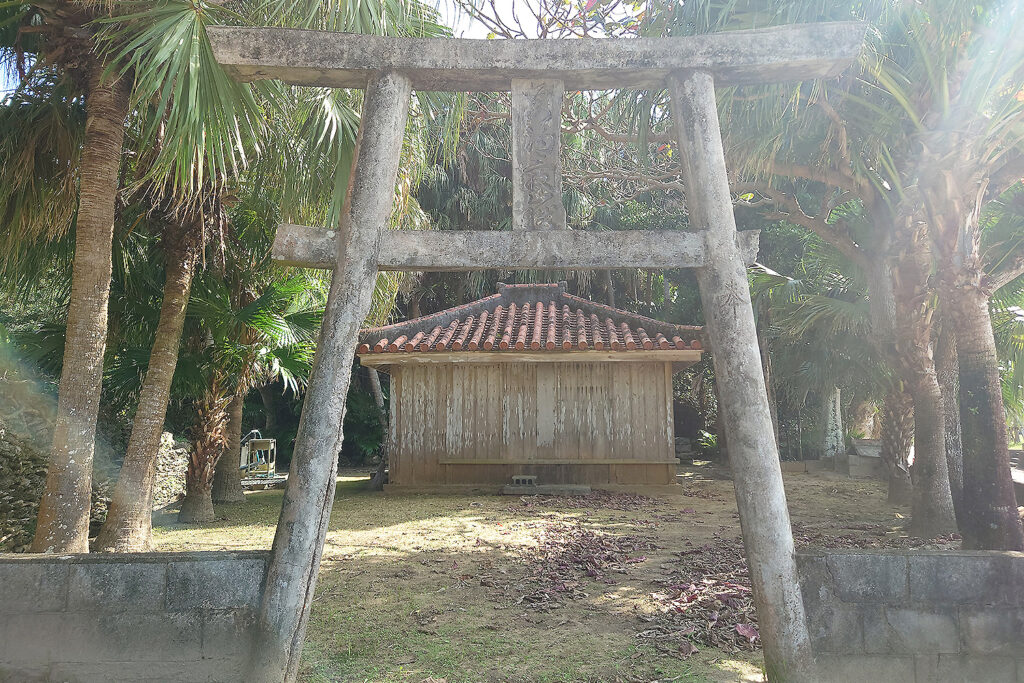 前泊御嶽(西表島・祖納)