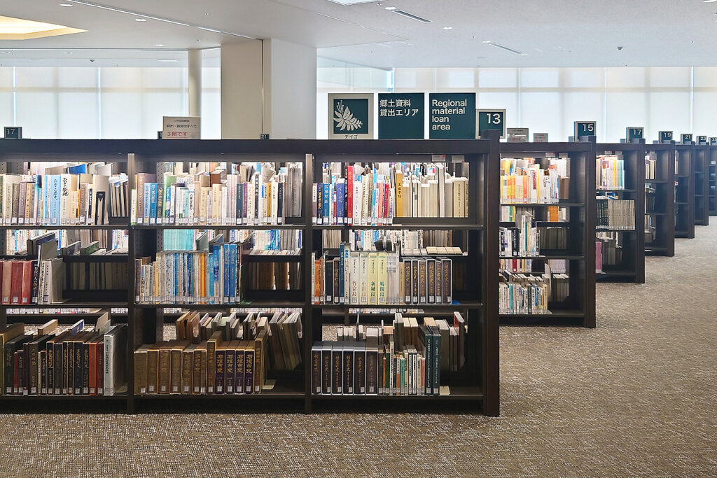 沖縄県立図書館(郷土資料コーナー)